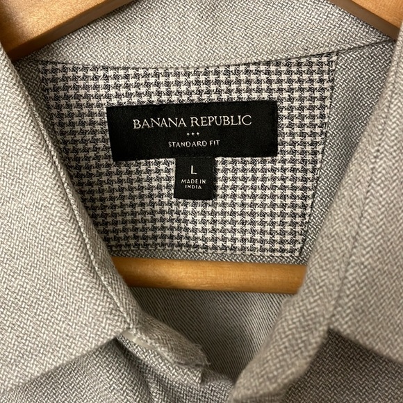 Banana Republic Men’s Size L Button Down - Picture 2 of 7